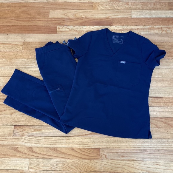Figs Scrubs Set Navy Catarina One Pocket Top and Yola Scrub Pants Scrub Set XS S - Picture 1 of 15